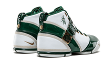 Load image into Gallery viewer, Nike Zoom Lebron 5 WHITE/WHITE-MTLLC GOLD-DP FRST