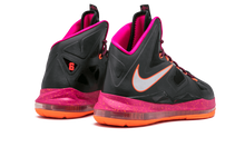 Load image into Gallery viewer, Nike Lebron 10 BLK/MTLLC SLVR-TTL ORNG-FRBRRY