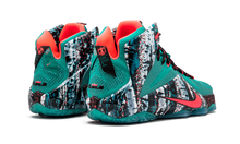 Load image into Gallery viewer, Nike Lebron 12 XMAS EMRLD GREEN/HYPR PNCH-DK EMRLD