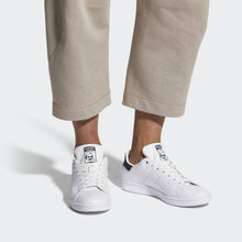 Load image into Gallery viewer, STAN SMITH SHOES CORE WHITE / CORE WHITE / DARK BLUE ADIDAS