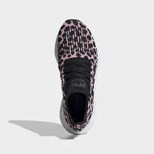 Load image into Gallery viewer, SWIFT RUN SHOES TRUE PINK / CORE BLACK / CARBON ADIDAS