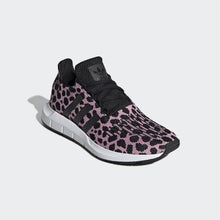 Load image into Gallery viewer, SWIFT RUN SHOES TRUE PINK / CORE BLACK / CARBON ADIDAS