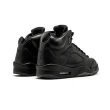 Load image into Gallery viewer, Men's Jordan 5 Retro Basketball Shoes - Black
